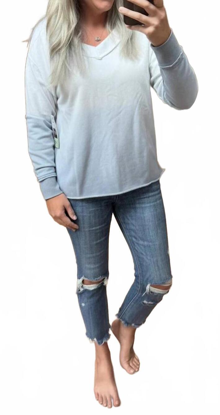 NEW JADELYNN BROOKE french terry v-neck pullover in autumn sky